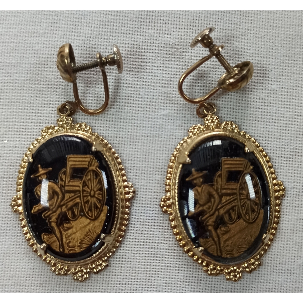 Vintage Itaglio Reverse Carved Black/Gold Chinese Rickshaw Clip-on Earrings 50s